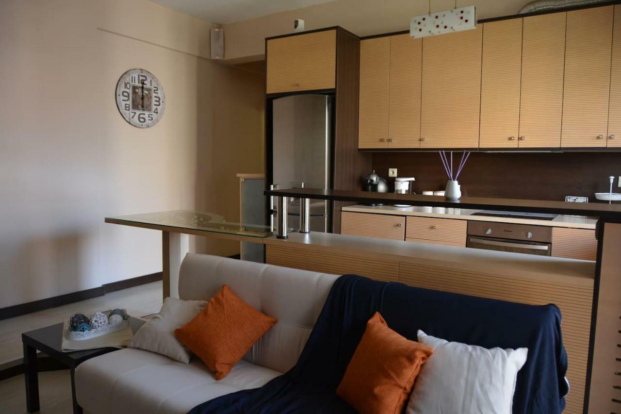 Modern Apartment, 5΄ Walk From Central Metro Station Athens Ngoại thất bức ảnh